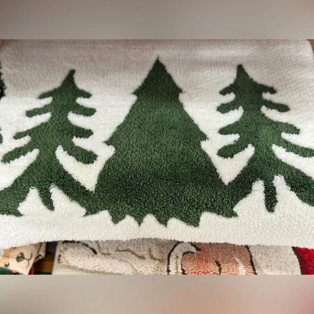 Green and White Holiday Tree Rug
